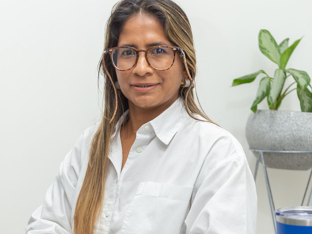 Carina Quintero, directora operativa de Asercont, en su escritorio