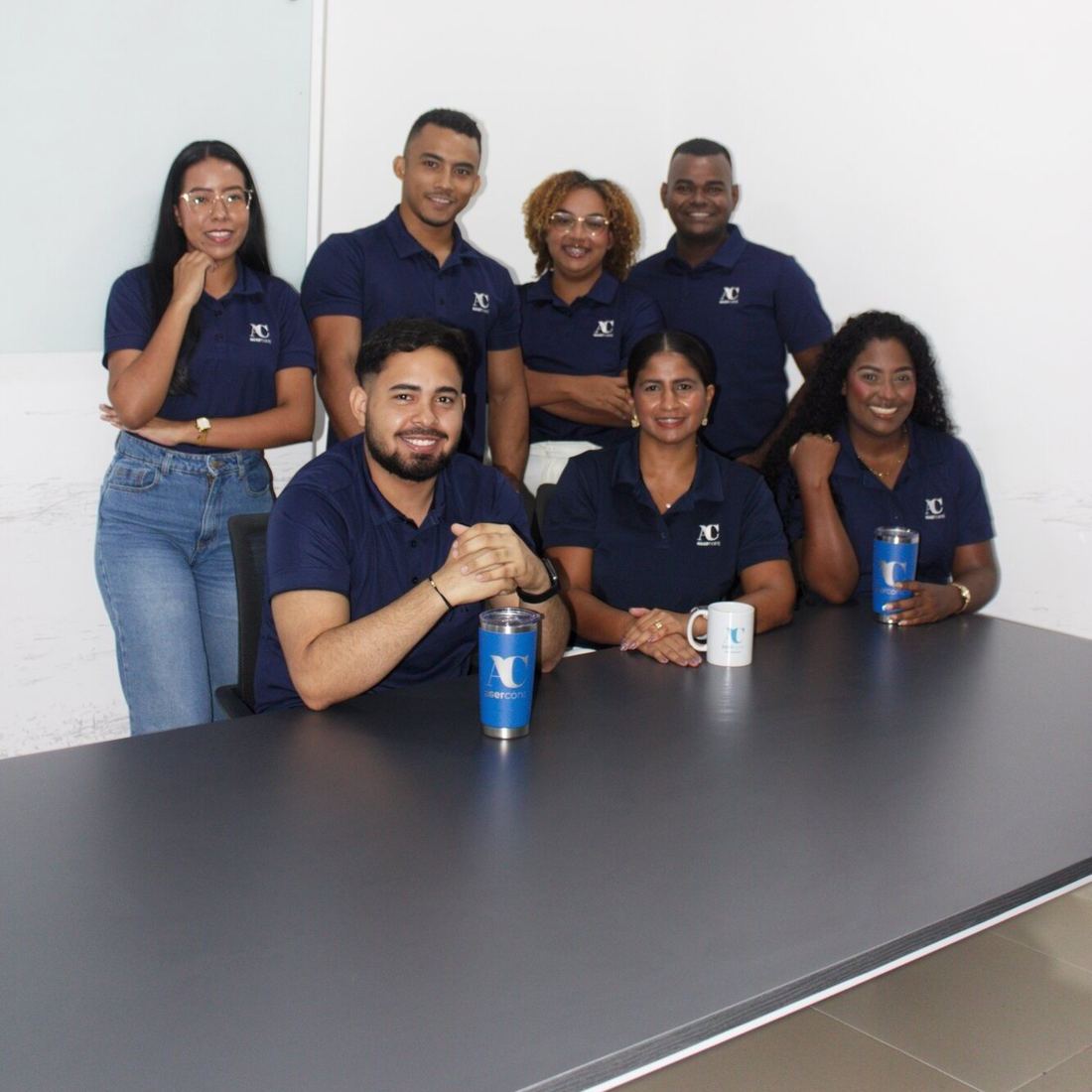 Equipo de Asercont en la oficina de Cartagena